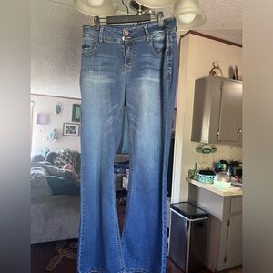 Wallflower size 13 boot cut jeans